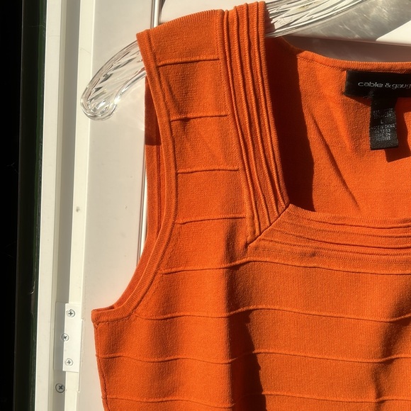 Cable & Gauge sleeveless orange sweater. - Picture 5 of 5